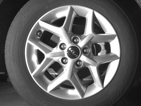 Used 2025 Kia Soul LX w/ LX Technology Package FWD image 13