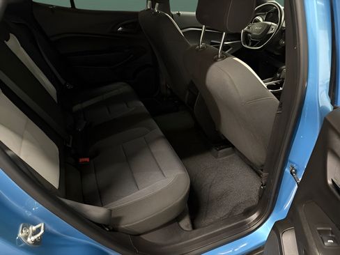 Used 2025 Chevrolet Trax RS w/ Sunroof Package FWD image 14