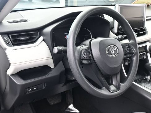 Used 2024 Toyota RAV4 XLE AWD/4WD image 15