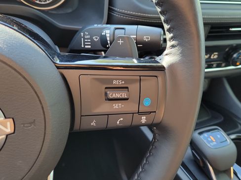 Used 2023 Nissan Rogue SV w/ SV Premium B Package FWD image 23