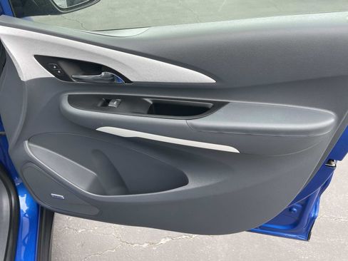 Used 2019 Chevrolet Bolt Premier w/ Infotainment Package FWD image 26