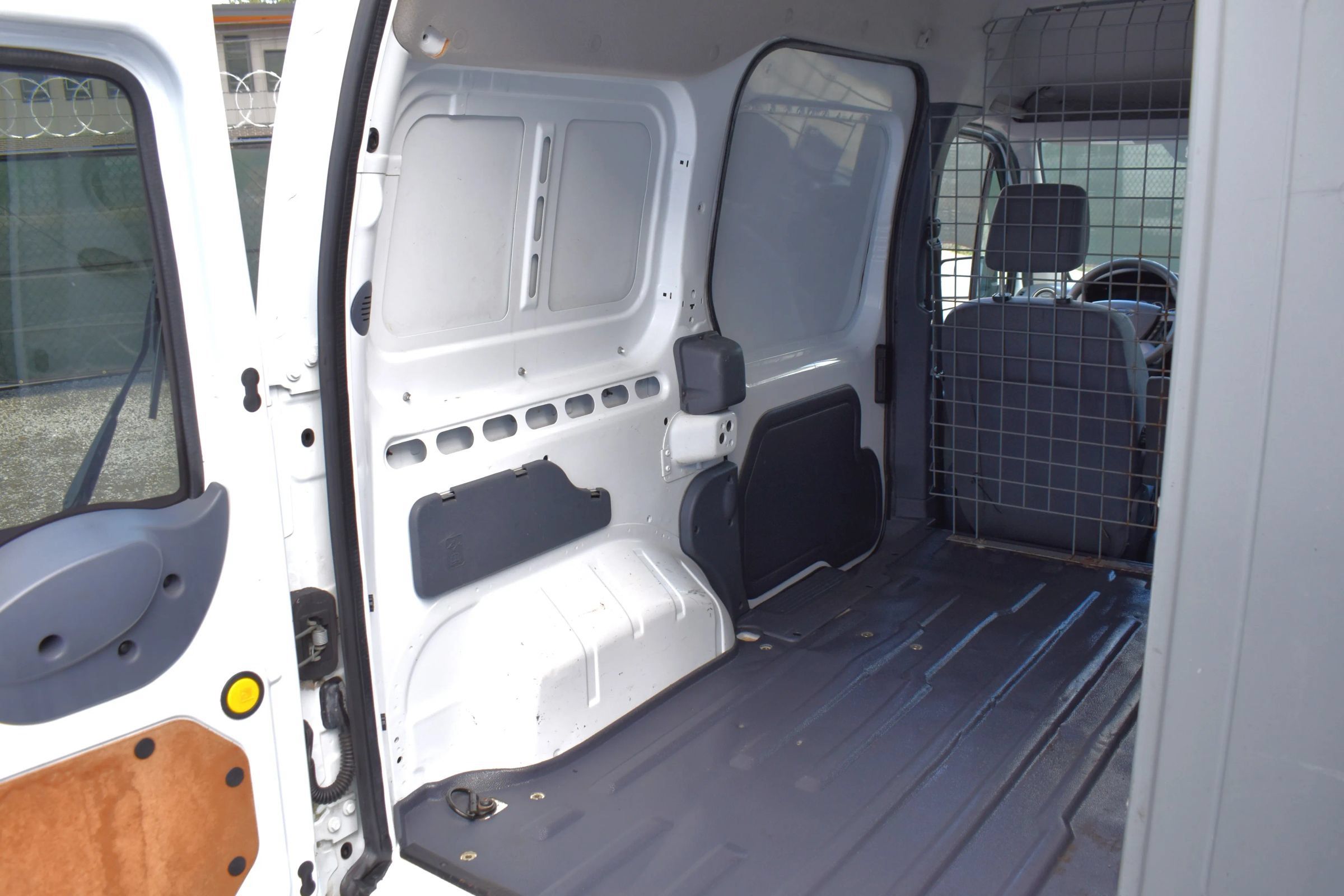 Used 2011 Ford Transit Connect XLT FWD image 27