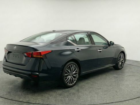 Used 2025 Nissan Altima 2.5 SV image 9
