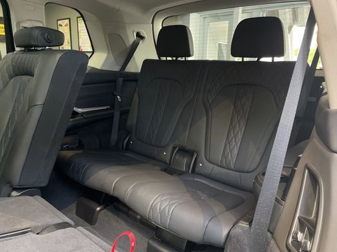 Used 2023 BMW X7 xDrive40i image 38