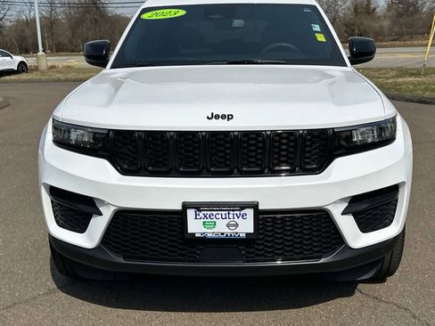 Used 2023 Jeep Grand Cherokee Altitude image 6