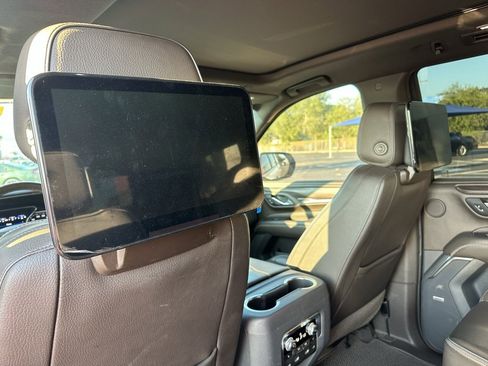 Used 2021 GMC Yukon Denali w/ Denali Premium Package image 22