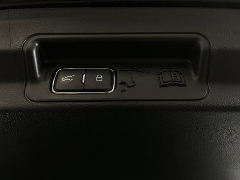 Used 2025 Ford Explorer ST-Line w/ ST-Line Street Pack image 32