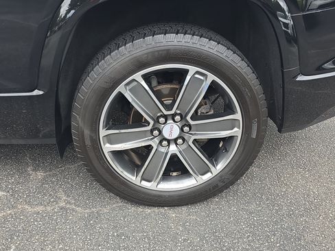 Used 2017 GMC Acadia Denali w/ Technology Package FWD image 34