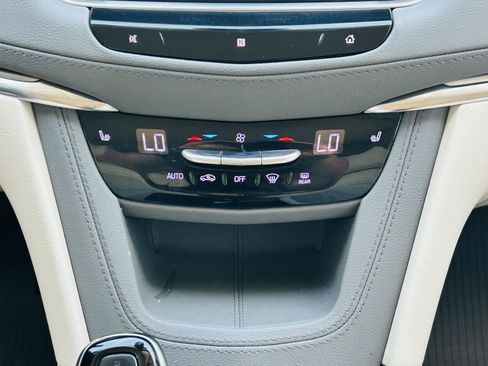 Used 2020 Cadillac XT5 Premium Luxury w/ LPO, Floor Liner Package FWD image 23