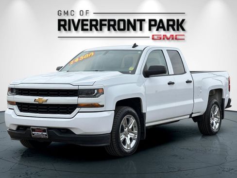 Used 2018 Chevrolet Silverado 1500 Custom w/ Custom Convenience Package image 7