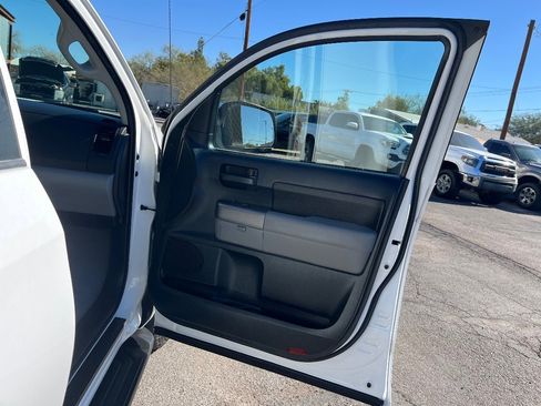 Used 2011 Toyota Tundra 4x4 CrewMax image 35