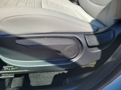 Used 2025 Hyundai Santa Cruz SE AWD/4WD image 16
