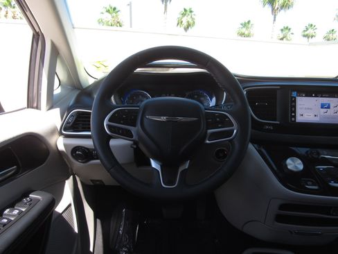 Used 2023 Chrysler Voyager LX FWD image 23