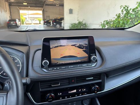 Used 2025 Nissan Rogue SV FWD image 25