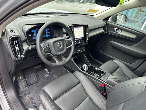 Used 2024 Volvo XC40 B5 Plus w/ Protection Package Premier AWD/4WD image 12
