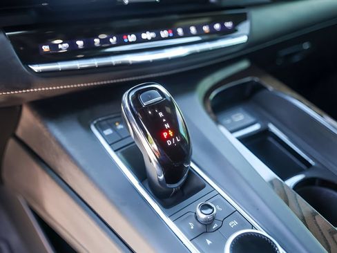 Certified 2023 Cadillac Escalade Premium Luxury Platinum AWD/4WD image 19