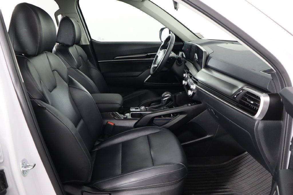 Used 2025 Kia Telluride S FWD image 19