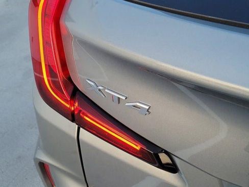 Used 2024 Cadillac XT4 Luxury FWD image 7