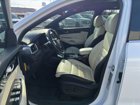 Used 2017 Kia Sorento SX image 10