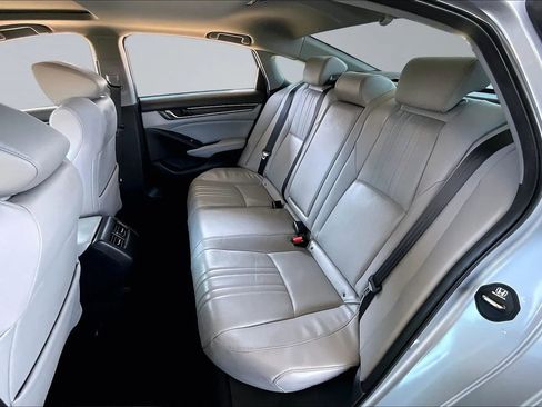 Used 2018 Honda Accord Touring image 19