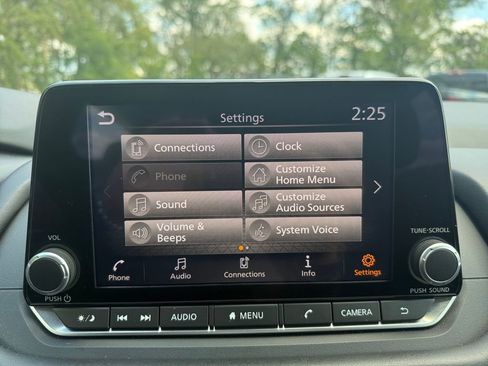 Used 2024 Nissan Rogue S FWD image 31