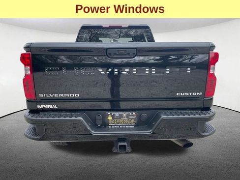 Used 2022 Chevrolet Silverado 2500 Custom w/ Custom Value Package AWD/4WD image 10