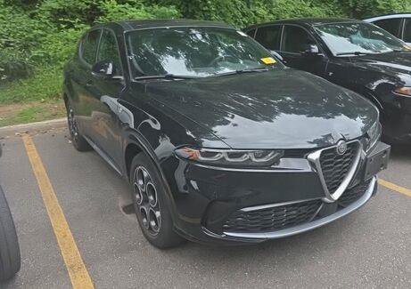 Used 2024 Alfa Romeo Tonale Ti w/ Premium Interior Package AWD/4WD image 1