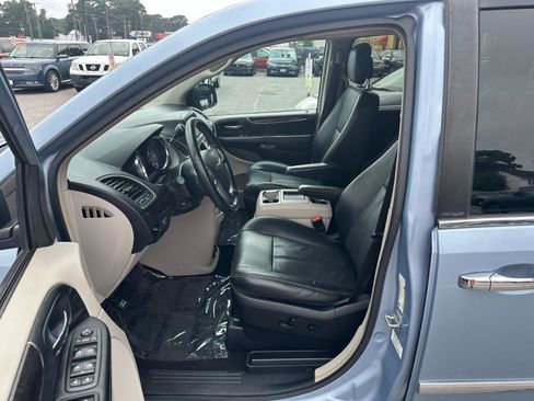 Used 2013 Chrysler Town & Country Touring-L w/ Entertainment Group #2 image 16