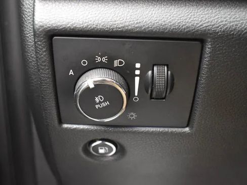 Used 2020 Jeep Grand Cherokee Limited w/ Luxury Group II AWD/4WD image 23