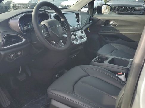New 2026 Chrysler Pacifica Select image 18