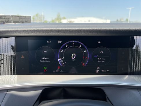 Used 2025 Volkswagen Tiguan SE R-Line AWD/4WD image 48