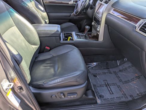 Used 2016 Lexus GX 460 image 37