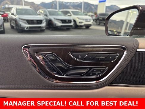 Used 2019 Lincoln Continental Select image 10