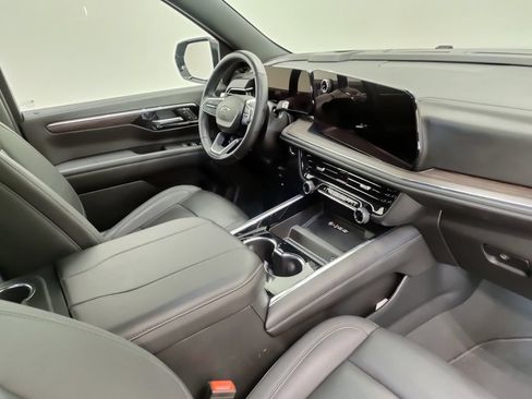 Used 2025 Chevrolet Tahoe Z71 AWD/4WD image 19