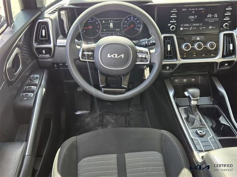 Used 2022 Kia Sorento LX image 14