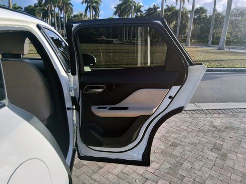 Used 2019 Jaguar F-PACE Premium image 30