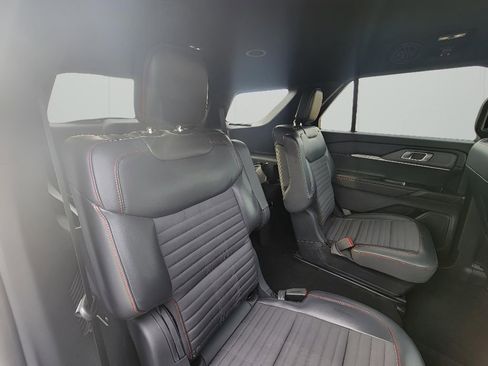 Used 2025 Ford Explorer ST-Line image 32