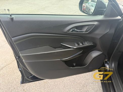 Used 2025 Chevrolet Trax LT FWD image 21