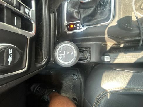 Used 2025 Jeep Gladiator Sport w/ Premium Package AWD/4WD image 25
