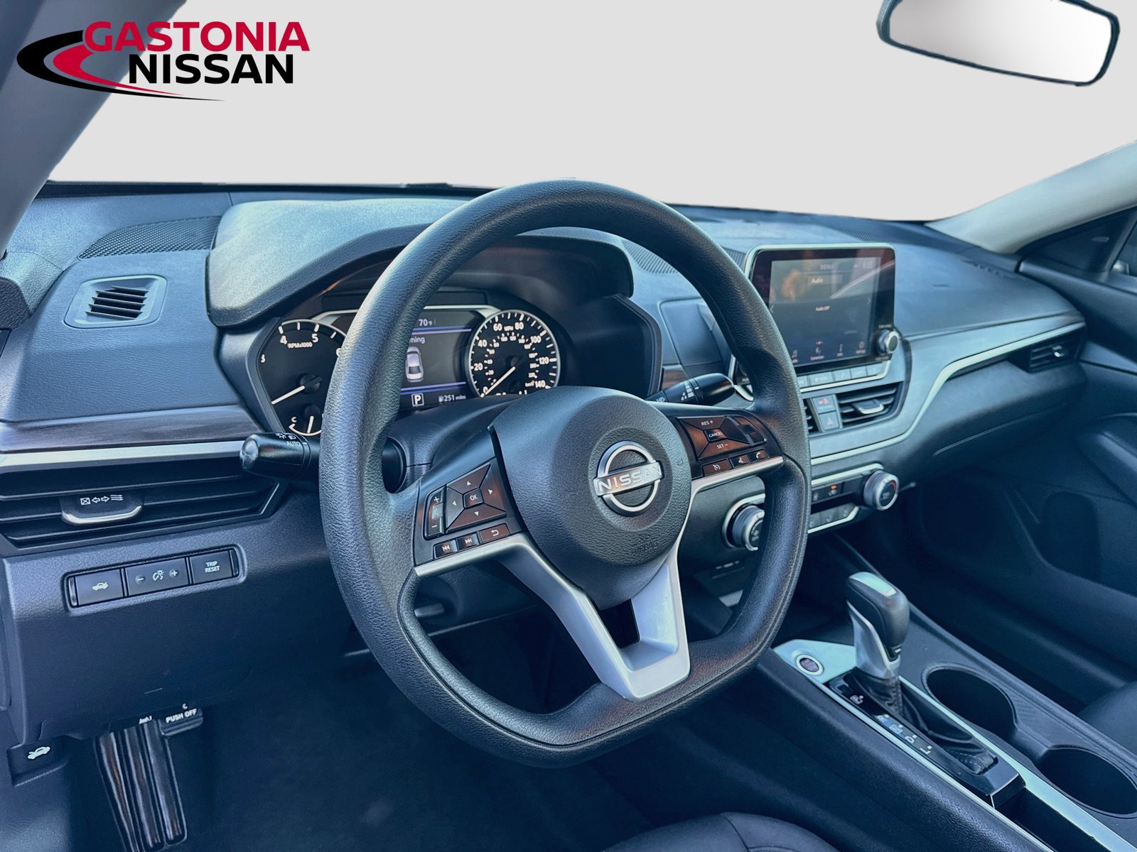 Used 2025 Nissan Altima 2.5 SV FWD image 11