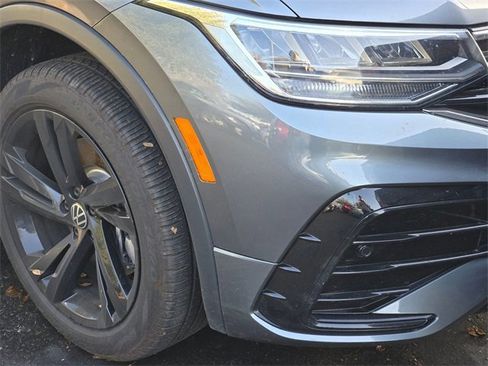 Used 2024 Volkswagen Tiguan SE R-Line image 3