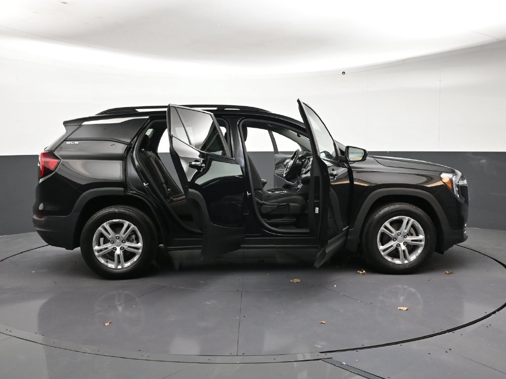 Used 2023 GMC Terrain SLE w/ Driver Convenience Package AWD/4WD image 33