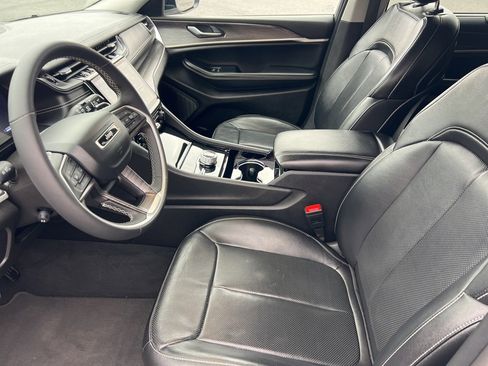 Used 2023 Jeep Grand Cherokee L Limited w/ Luxury Tech Group II image 16