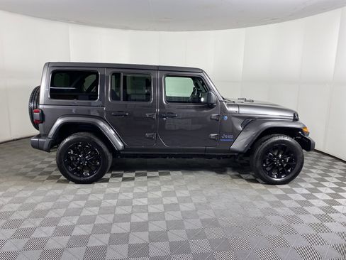 Used 2025 Jeep Wrangler Unlimited Sahara w/ Safety Group AWD/4WD image 6