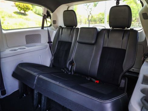 Used 2018 Dodge Grand Caravan SXT FWD image 22