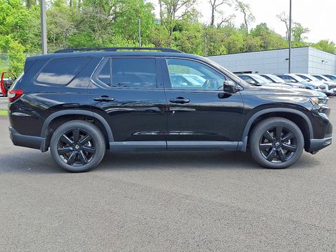Used 2025 Honda Pilot Black Edition image 7