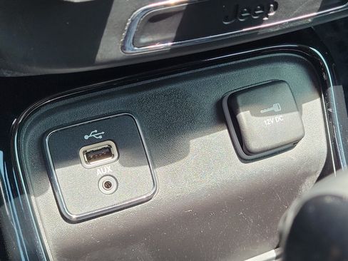 Used 2018 Jeep Compass Latitude FWD image 27