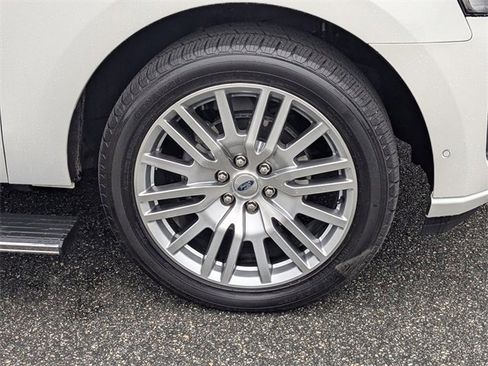Used 2024 Ford Expedition Platinum image 10