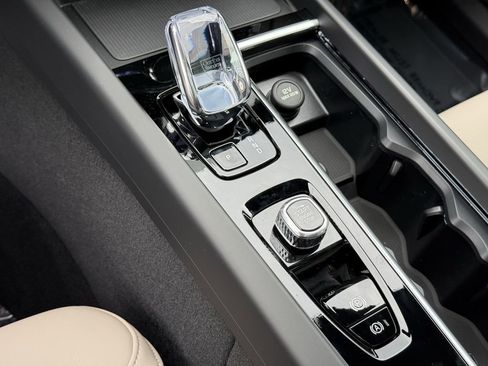 New 2026 Volvo XC60 B5 Core w/ Climate Package image 23