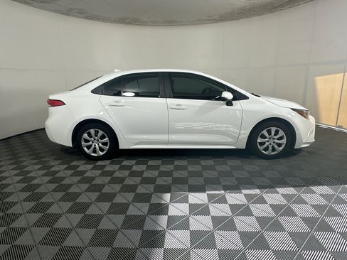 Used 2024 Toyota Corolla LE FWD image 2